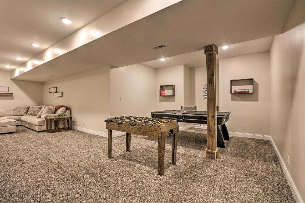 Chic Williamstown Retreat With Pool And Hot Tub! Villa Luaran gambar