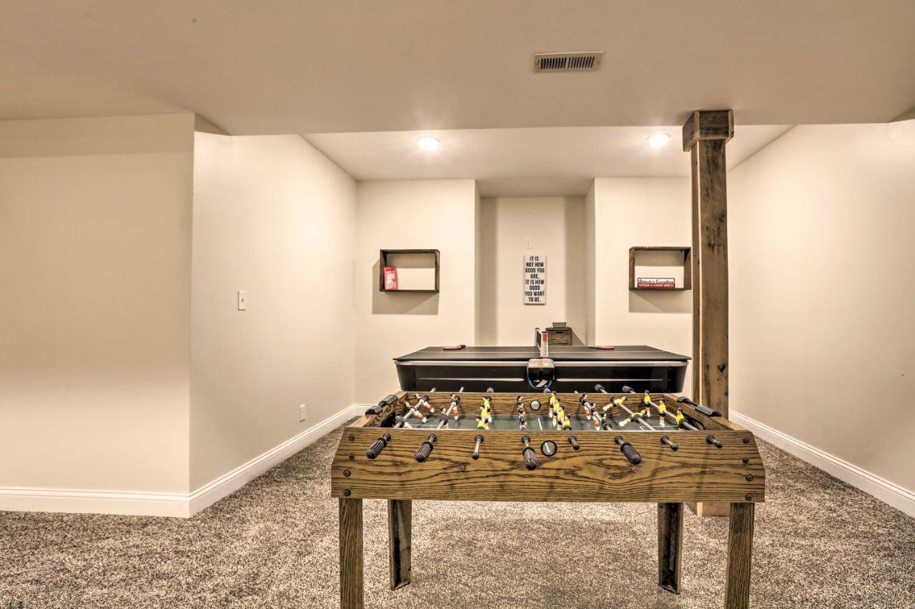 Chic Williamstown Retreat With Pool And Hot Tub! Villa Luaran gambar